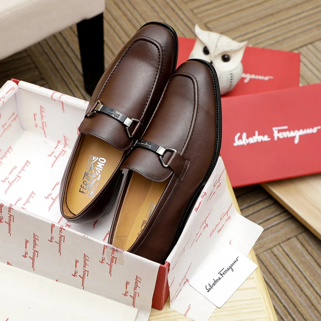 Factory price 460 🔥Ferragamo's new men's casual slip-on shoes🇨🇳Official website original 1:1 mold opening, original quality💯Fine workmanship, high-end luxury☘The upper is made of imported Italian first-layer cowhide🌴Water-dyed🐂Leather lining🍓Rubber wear-resistant and non-slip outsole, breathable and comfortable to wear🍍The first choice for high-grade men, 3 colors available! Code number 38-44 (45.46. Can be customized)